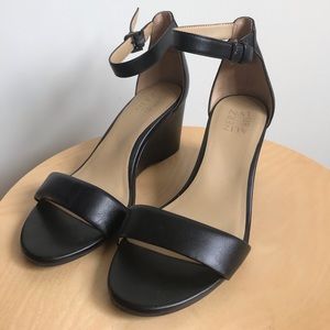 Naturalizer Heel/Wedge w/ankle strap